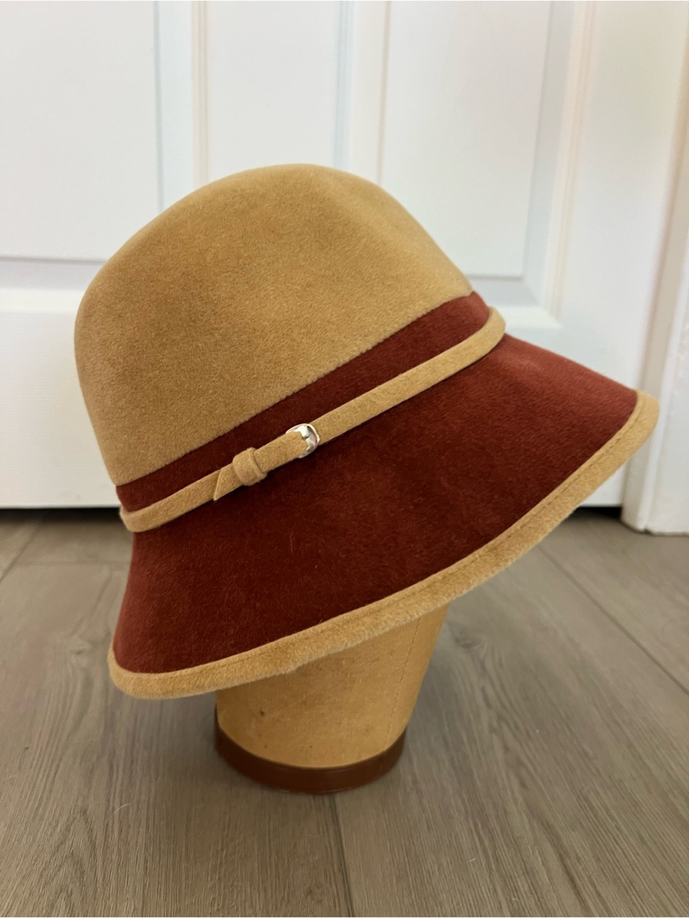 Helen Kaminski Australia 100% Felt two-tone cloche hat one size